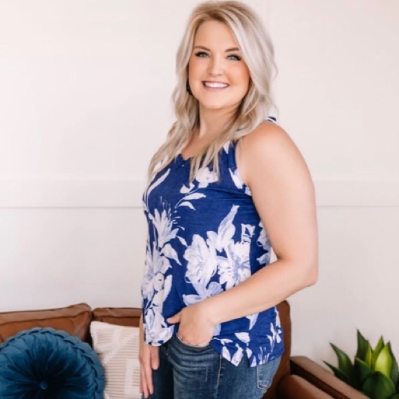 SET A DIFFERENT TONE BLUE FLORAL TANK TOP - NWOT - Picture 4 of 7